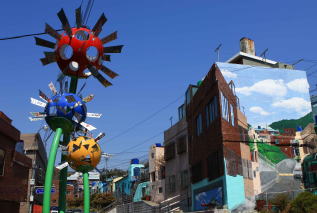 アートを取り入れた甘川